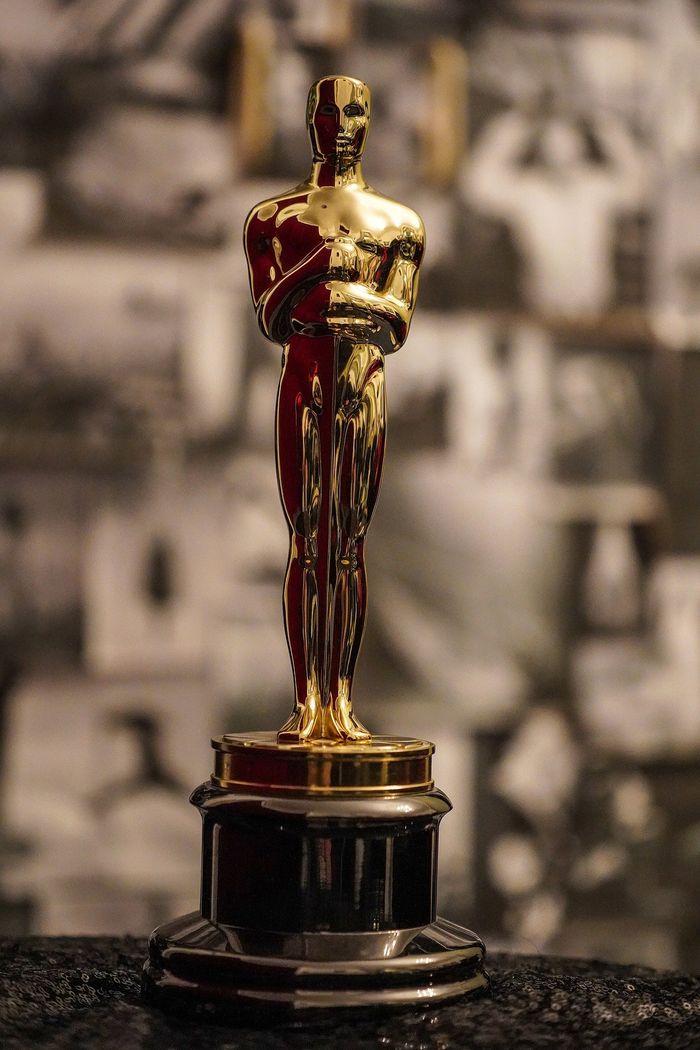 An Oscar statue